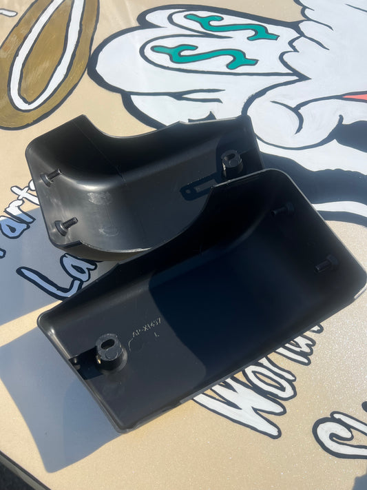 Classic Toyota Front Bumper Caps (1984–1989 Pickup & 4Runner)
Restore the Front-End Look the Right Way
